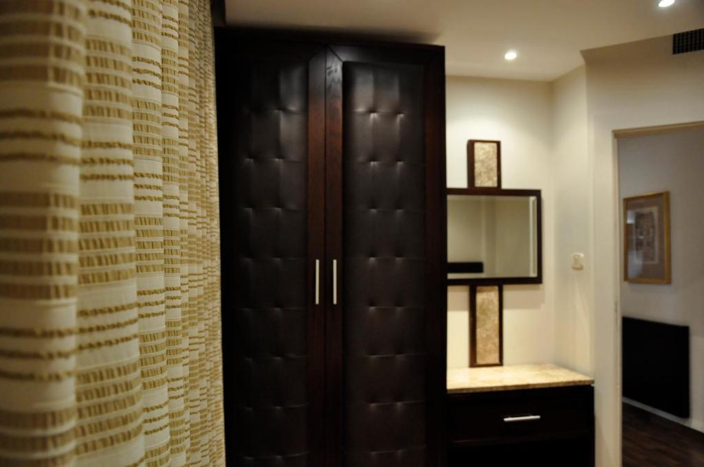 Granada Suites Hotel Аман Екстериор снимка