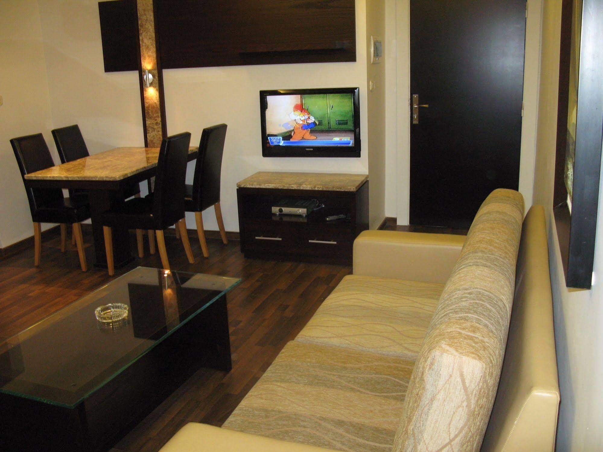 Granada Suites Hotel Аман Екстериор снимка