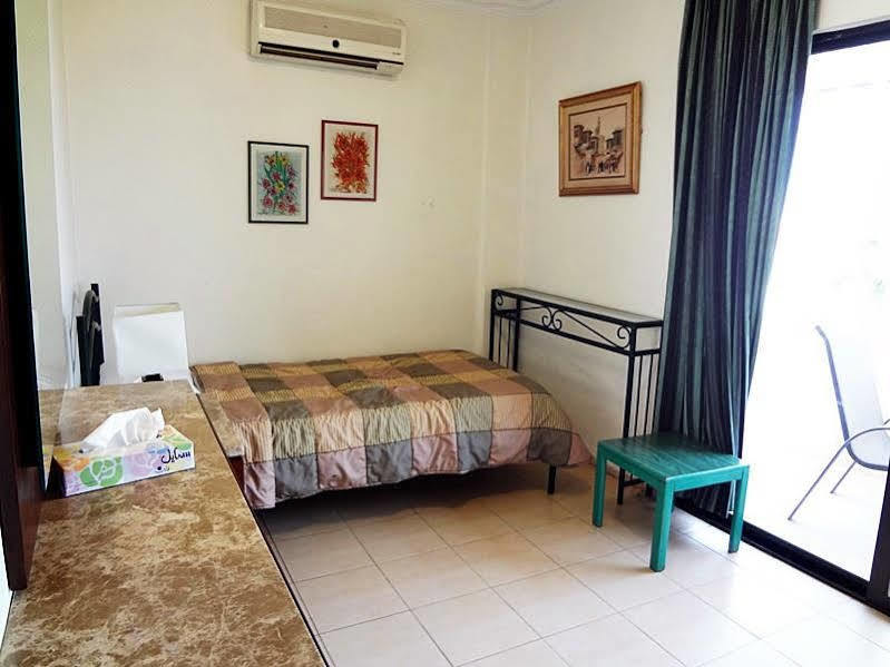 Granada Suites Hotel Аман Екстериор снимка